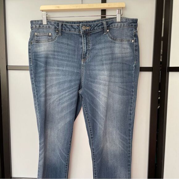 [14] Faded Glory Straight Leg Mid Rise Medium Wash Denim Jean Women’s - Picture 3 of 14